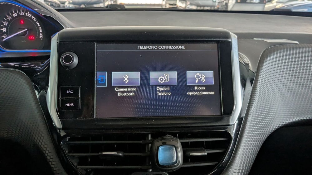Peugeot 2008 usata a Milano (12)