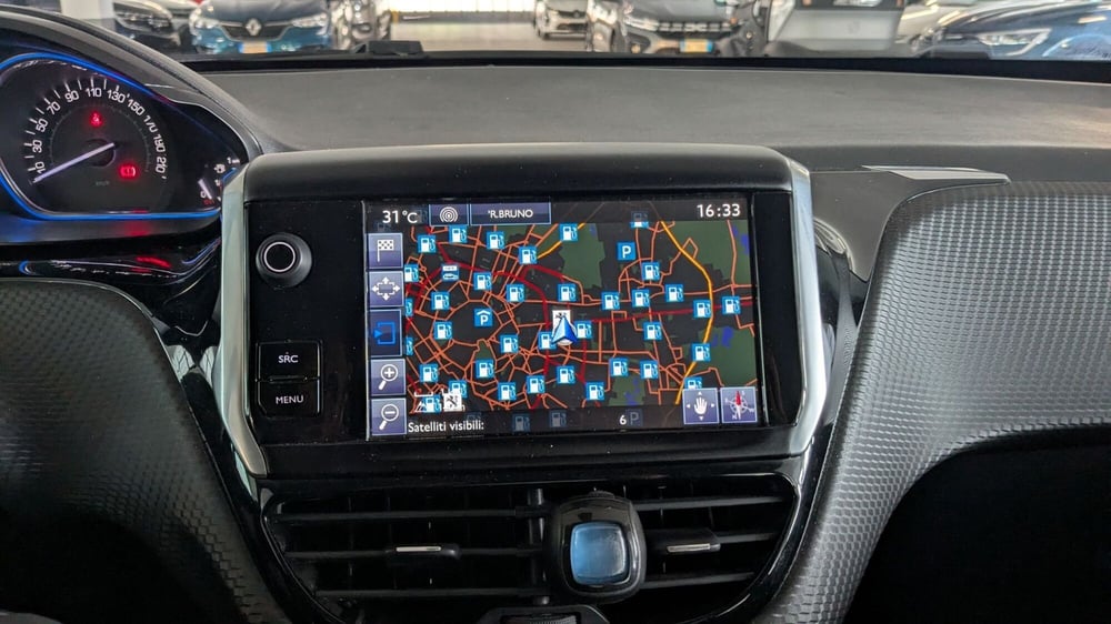 Peugeot 2008 usata a Milano (9)