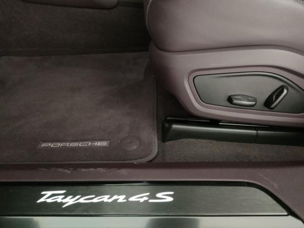 Porsche Taycan Cross Turismo usata a Modena (15)