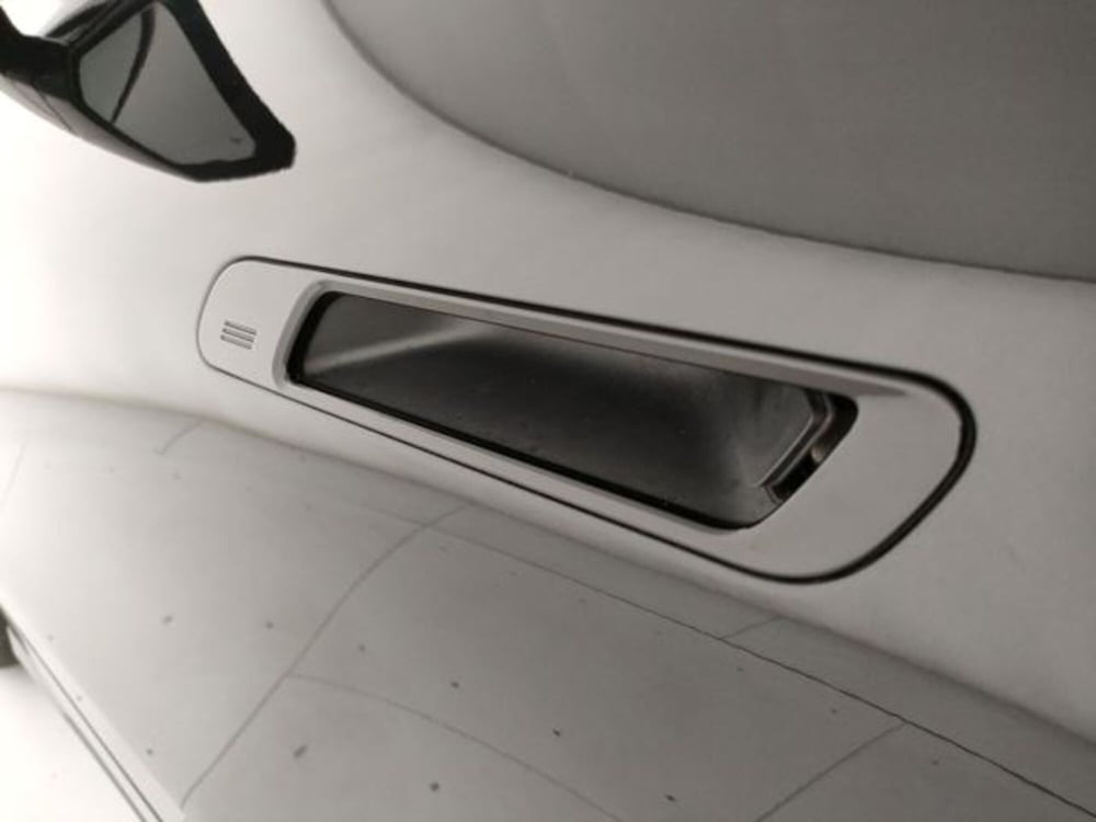 BMW iX usata a Modena (12)