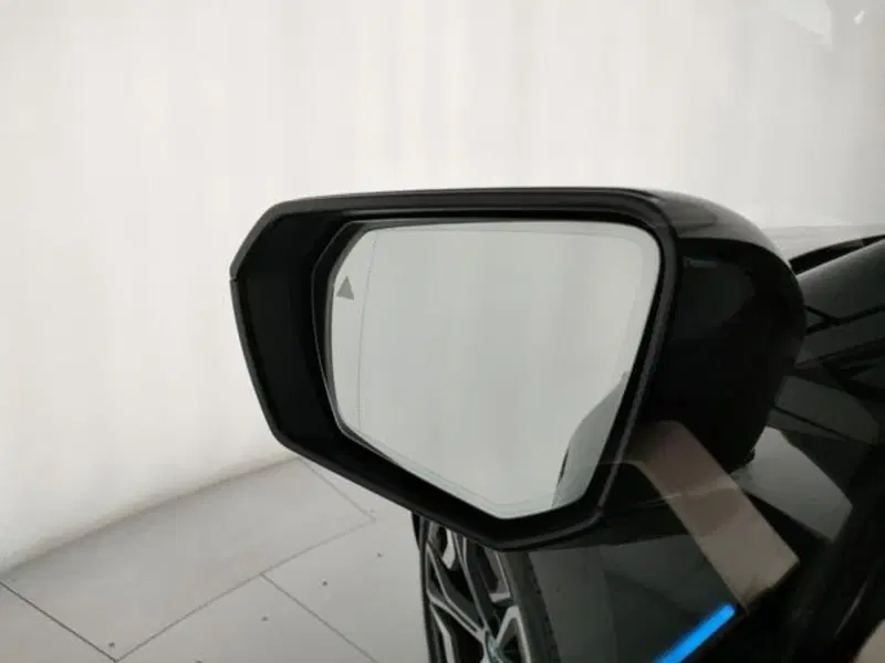 BMW iX usata a Modena (16)