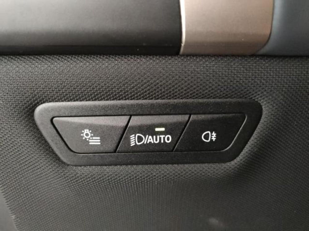 BMW iX usata a Modena (18)