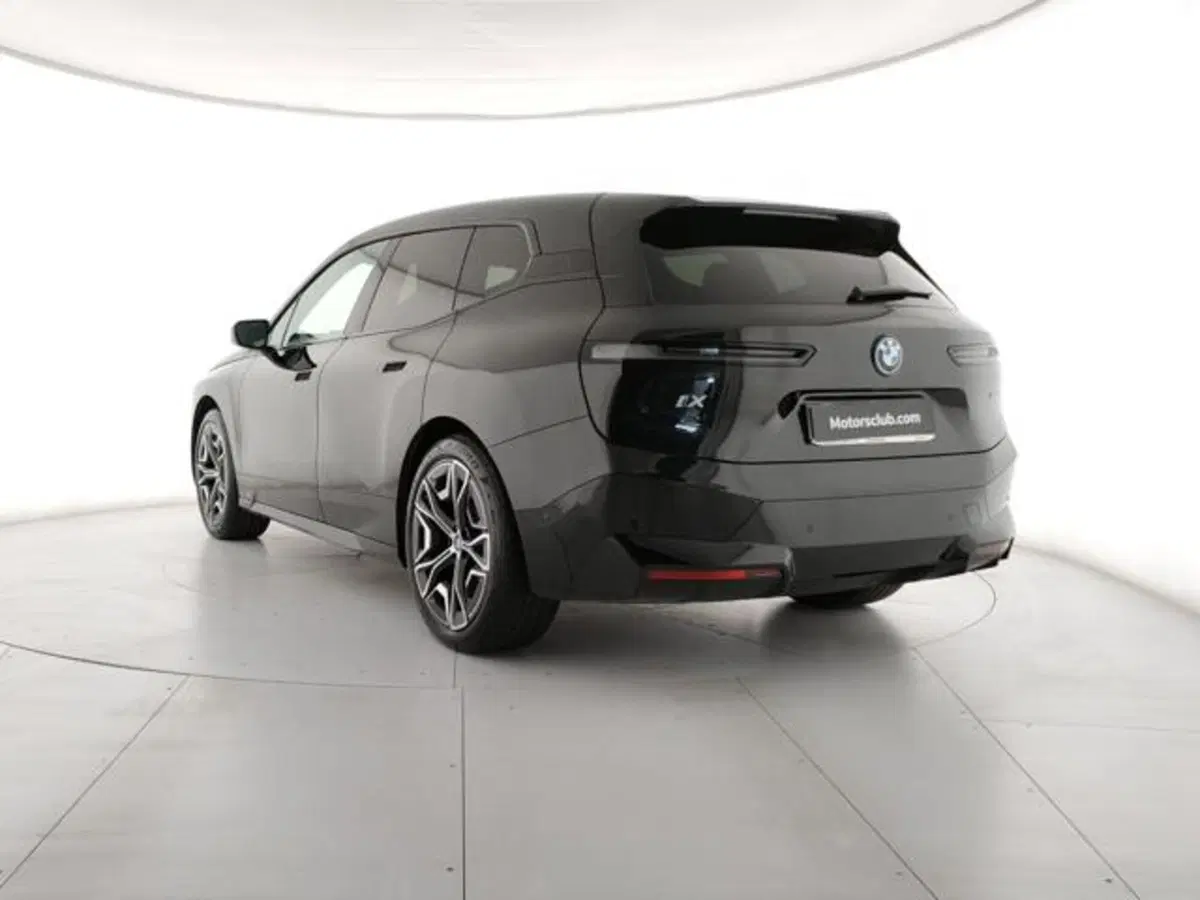BMW iX usata a Modena