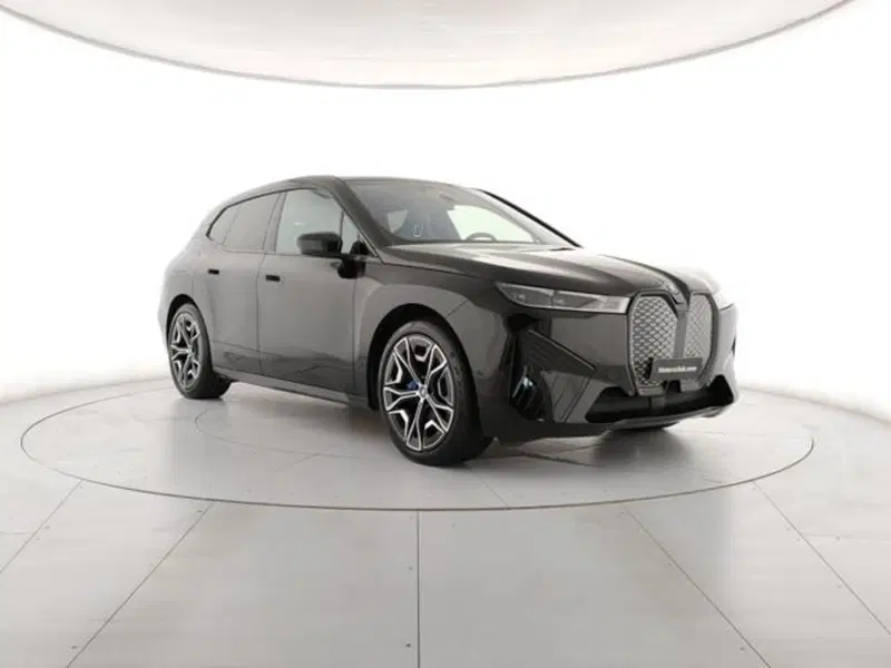 BMW iX usata a Modena (6)