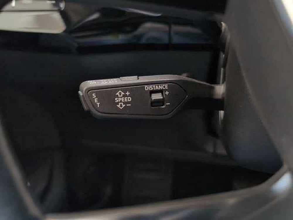 Audi e-tron usata a Varese (12)