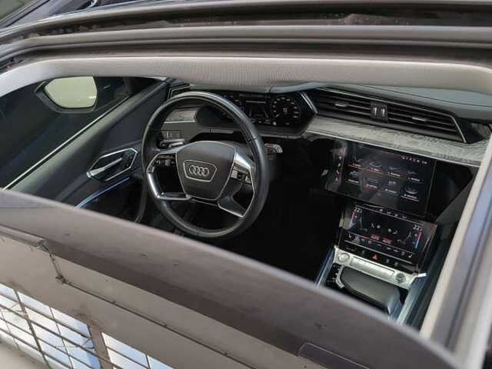 Audi e-tron usata a Varese (17)