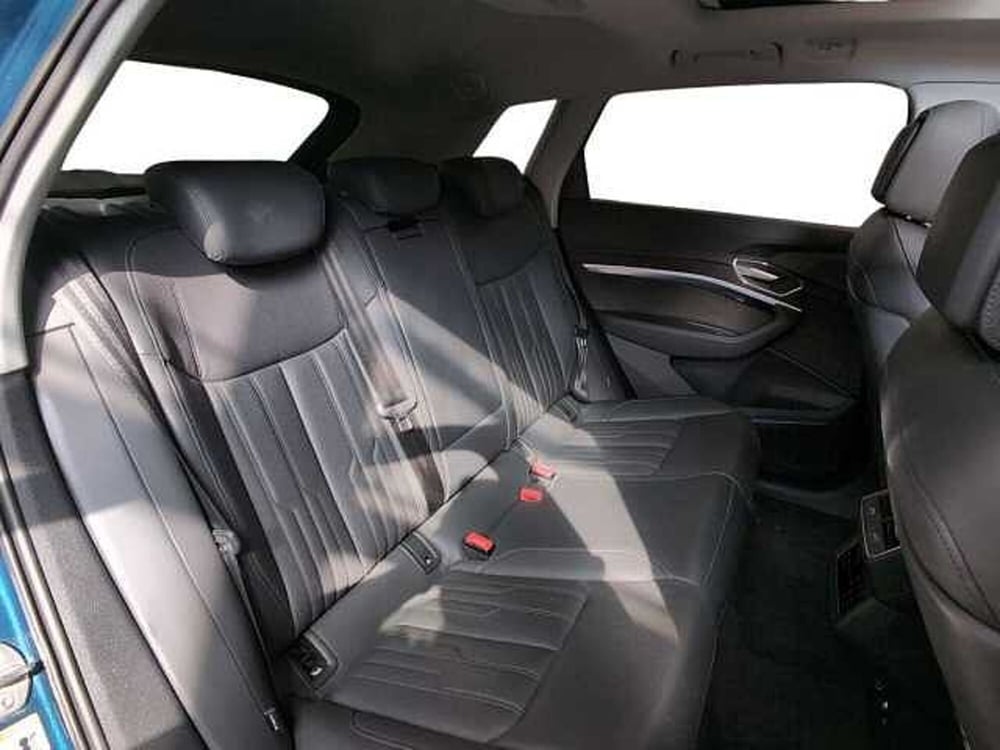 Audi e-tron usata a Varese (8)