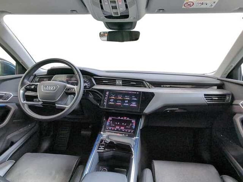 Audi e-tron usata a Varese (9)