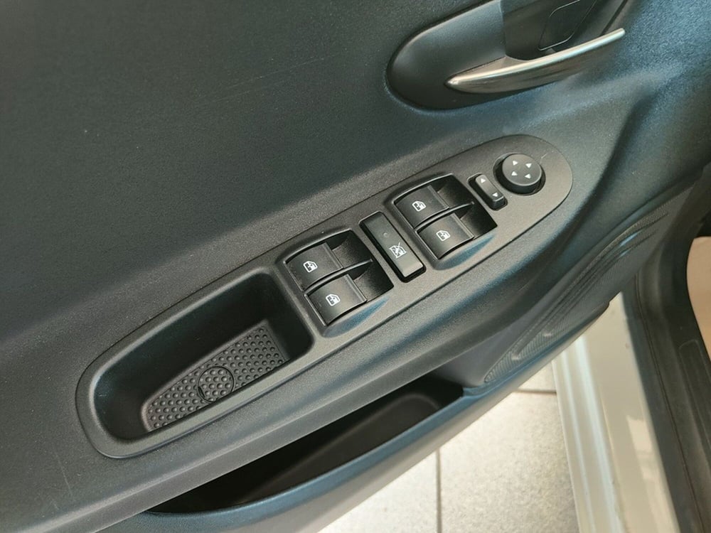 Lancia Ypsilon usata a Torino (12)