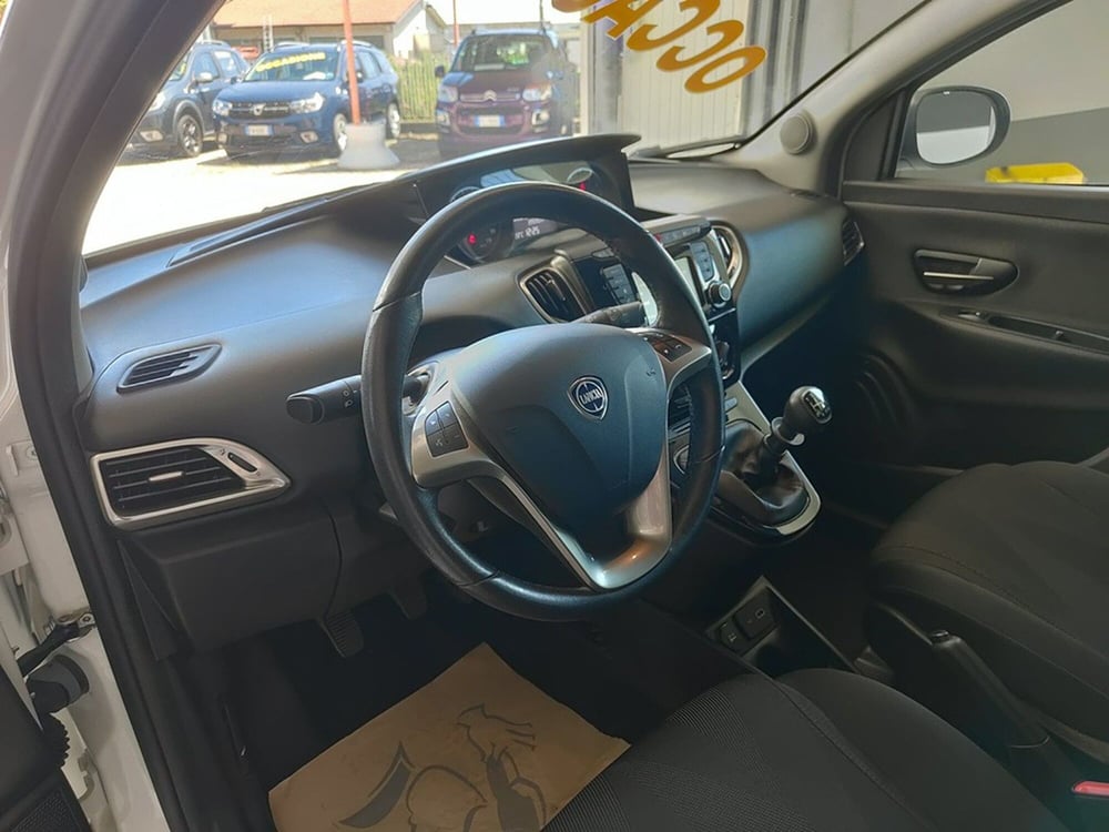 Lancia Ypsilon usata a Torino (13)
