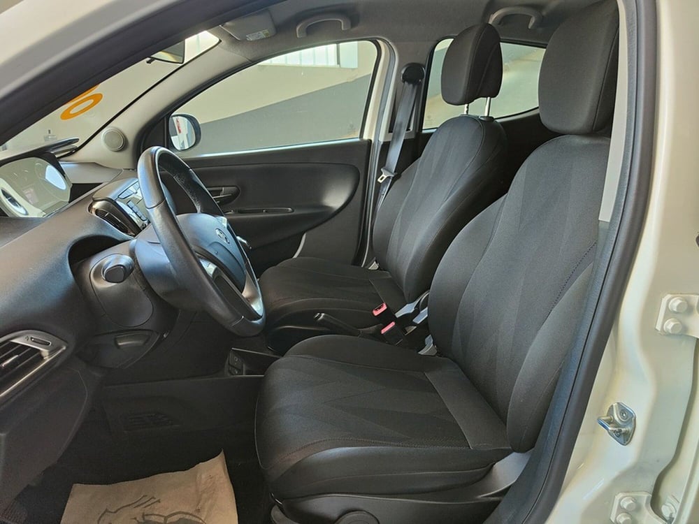 Lancia Ypsilon usata a Torino (17)