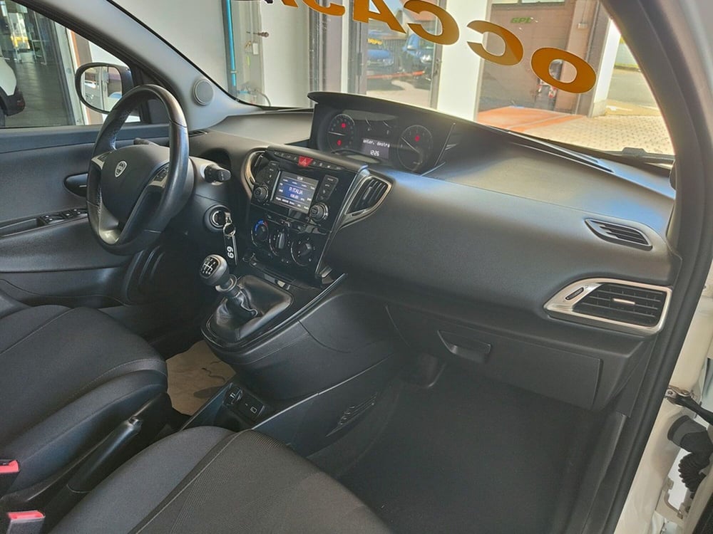 Lancia Ypsilon usata a Torino (20)