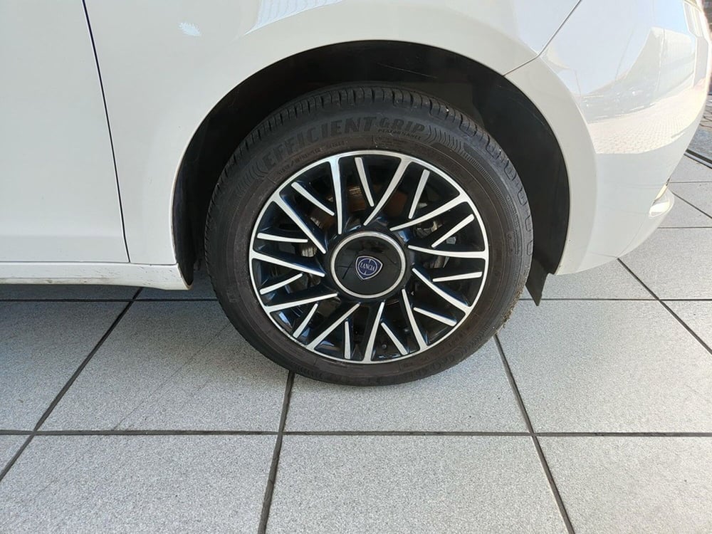 Lancia Ypsilon usata a Torino (9)