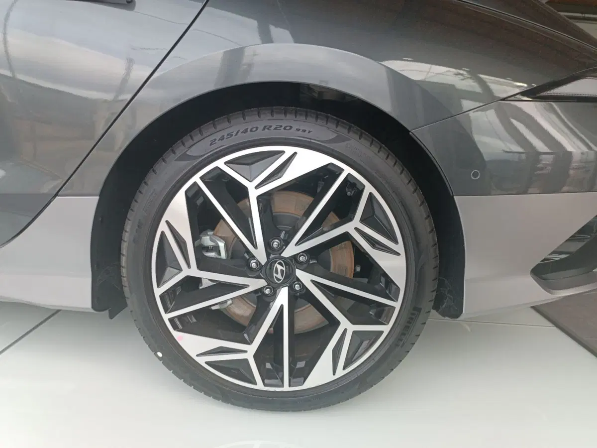 Hyundai Ioniq 5 nuova a Latina (10)