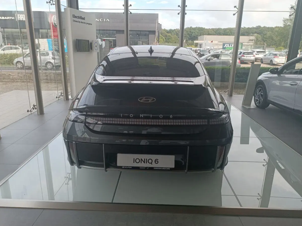 Hyundai Ioniq 5 nuova a Latina (3)