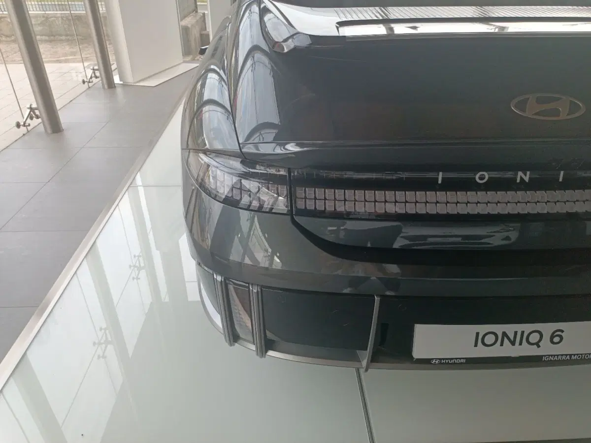 Hyundai Ioniq 5 nuova a Latina (8)