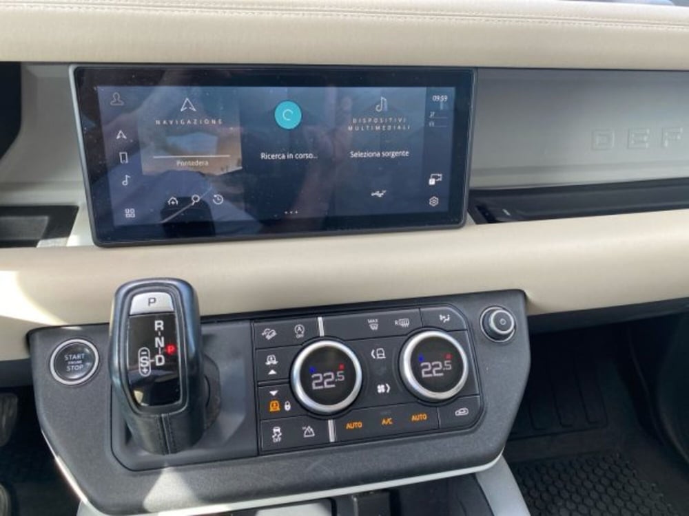 Land Rover Defender usata a Livorno (17)