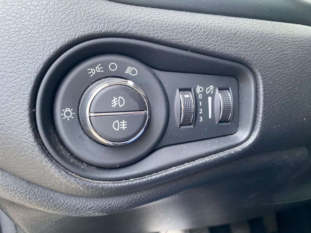 Jeep Renegade usata a Milano (19)