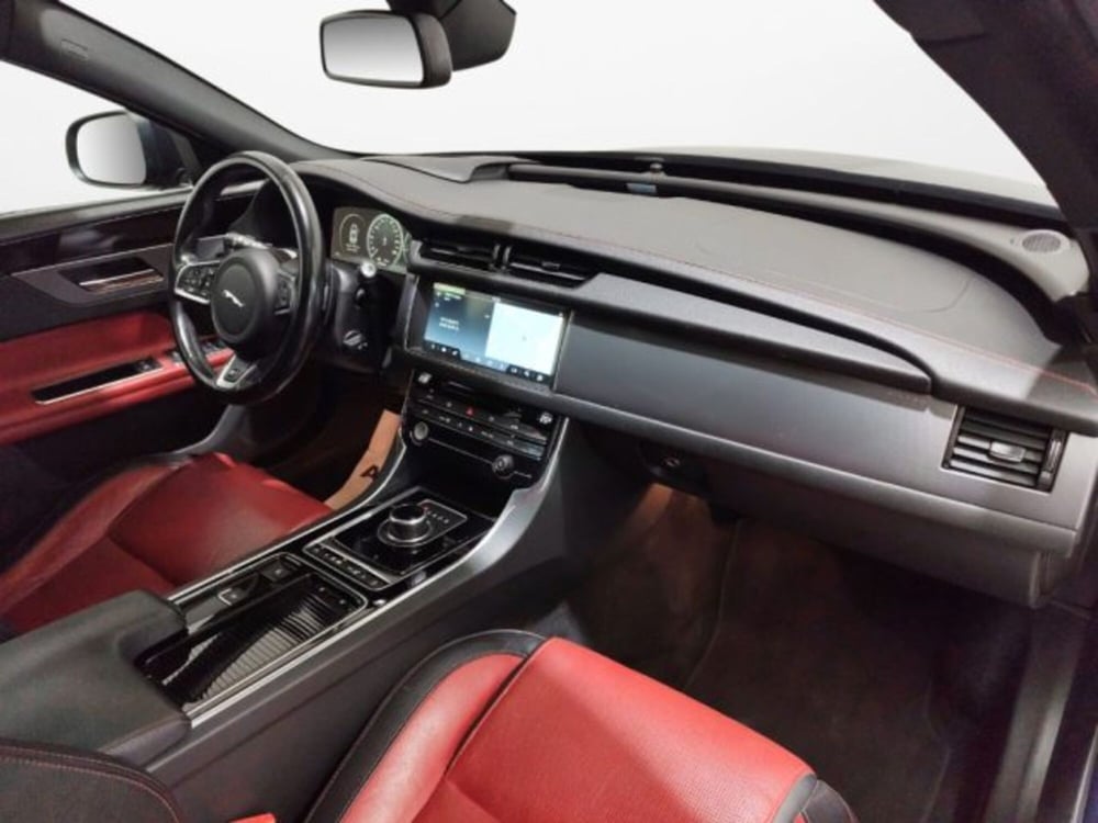 Jaguar XF usata a Modena (10)