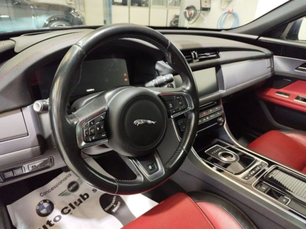 Jaguar XF usata a Modena (6)