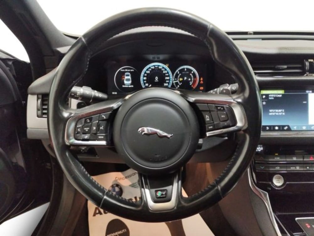 Jaguar XF usata a Modena (7)