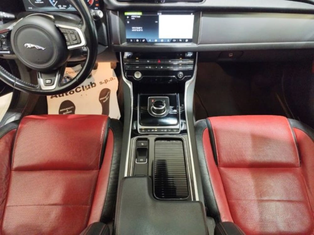 Jaguar XF usata a Modena (9)