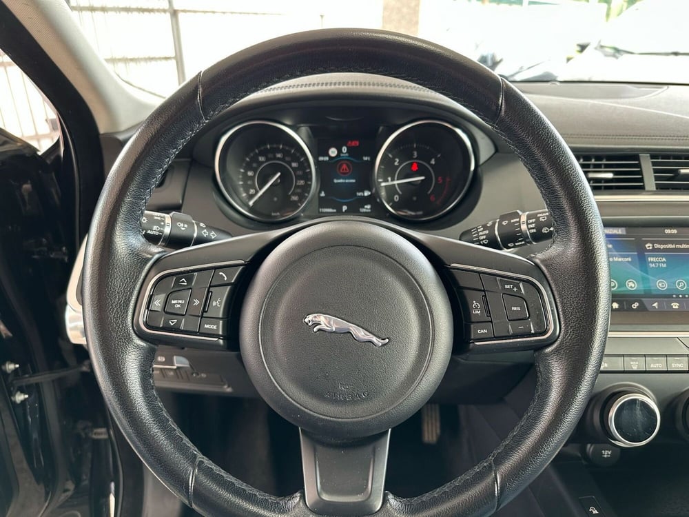 Jaguar E-Pace usata a Brescia (11)
