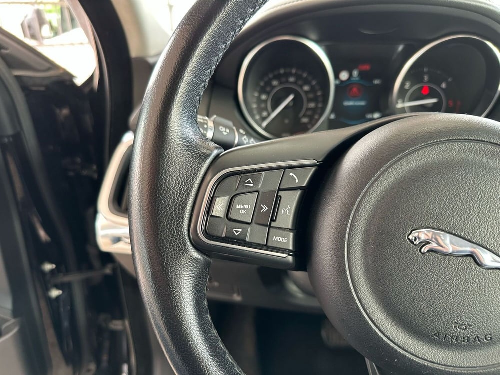 Jaguar E-Pace usata a Brescia (12)