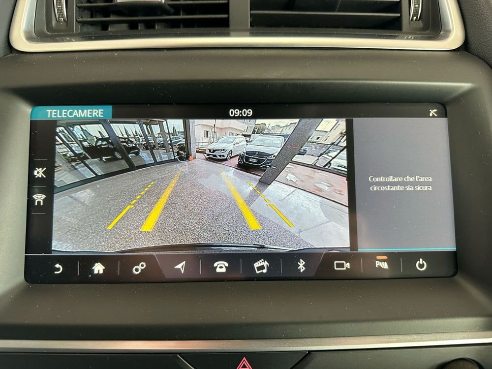 Jaguar E-Pace usata a Brescia (17)