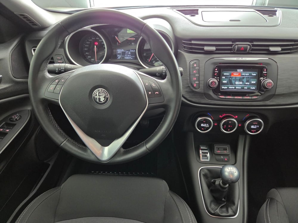 Alfa Romeo Giulietta usata a Torino (8)