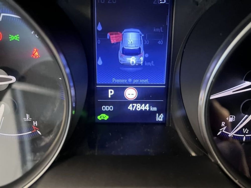 Toyota Toyota C-HR usata a Prato (12)