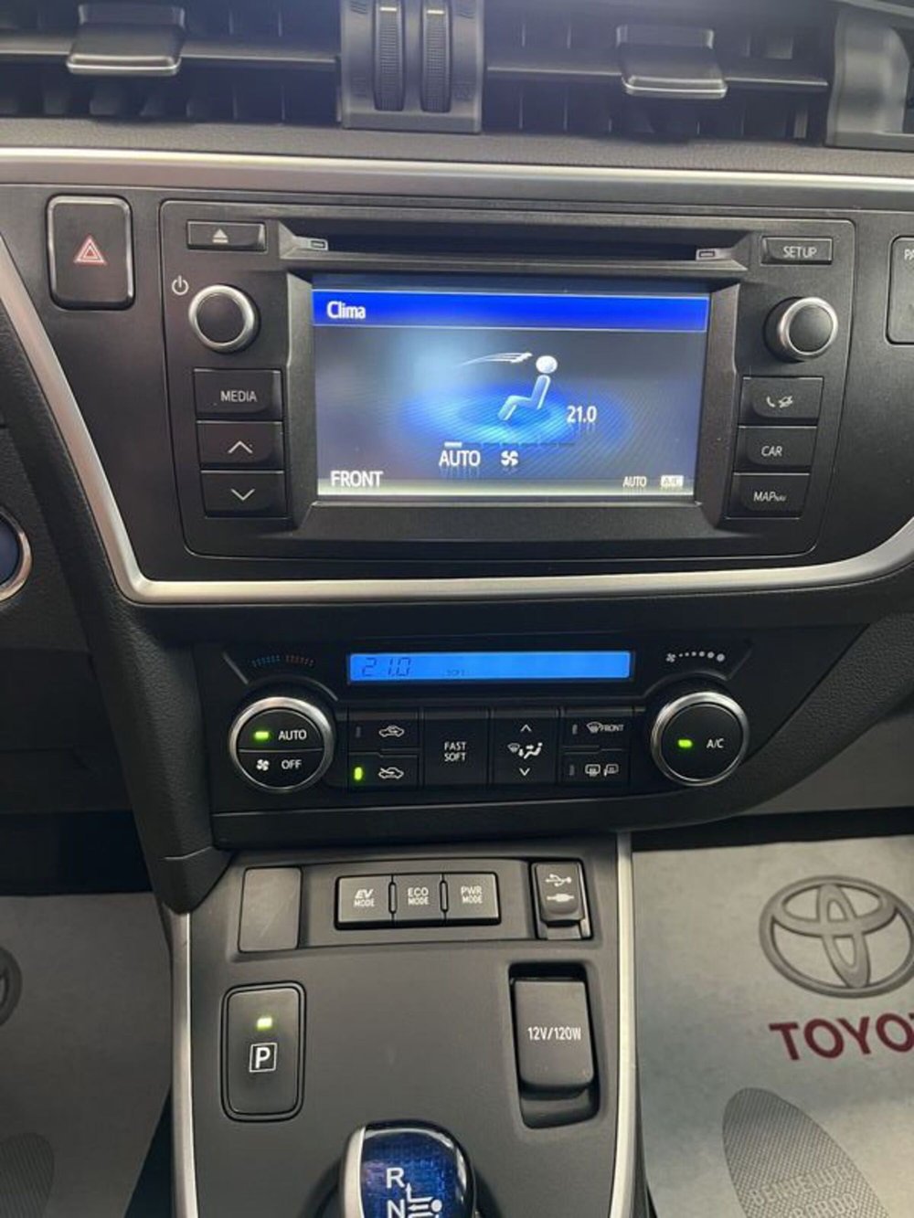 Toyota Auris usata a Prato (12)