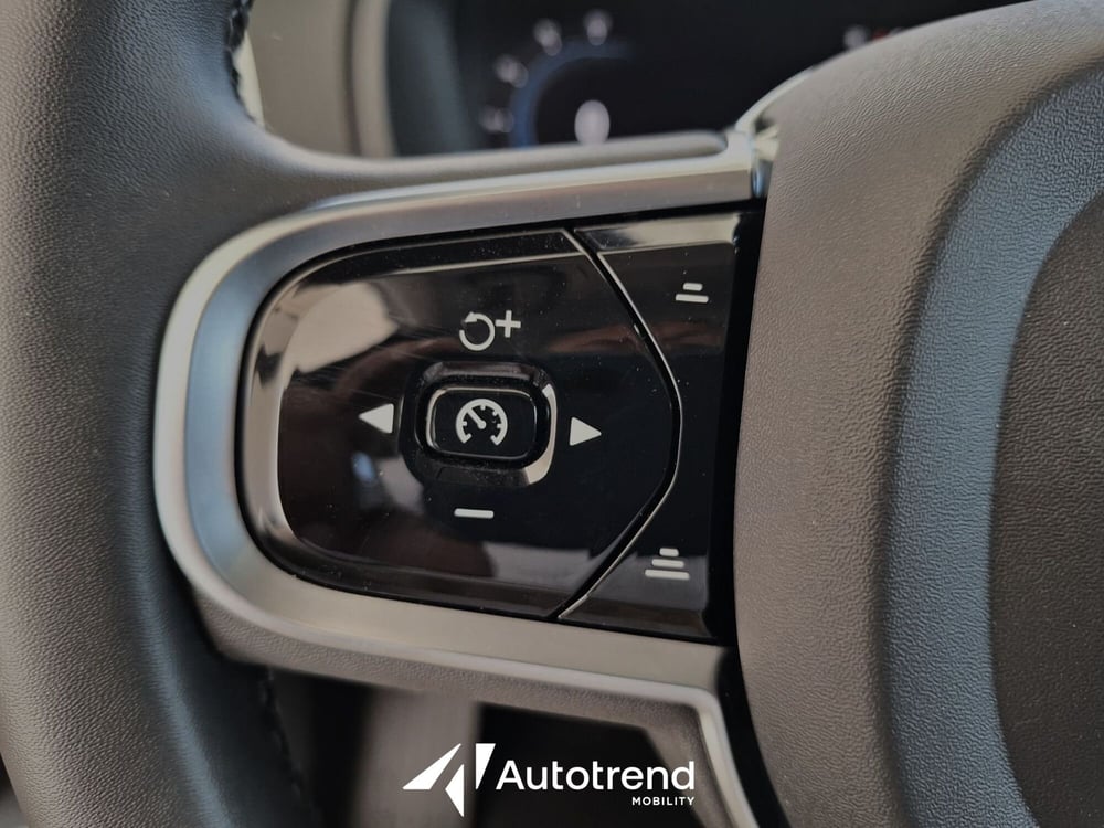 Volvo XC90 usata a Bari (10)