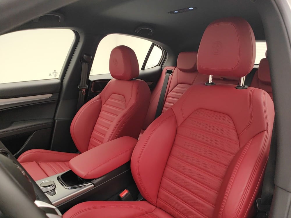 Alfa Romeo Stelvio nuova a Como (13)