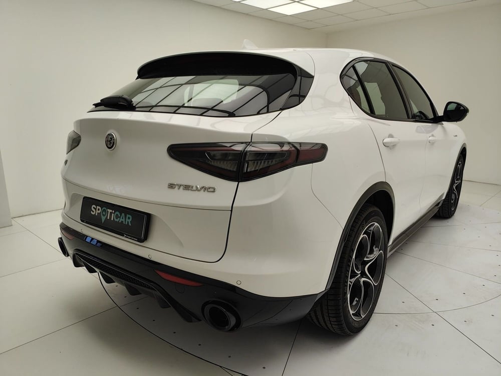 Alfa Romeo Stelvio nuova a Como (5)