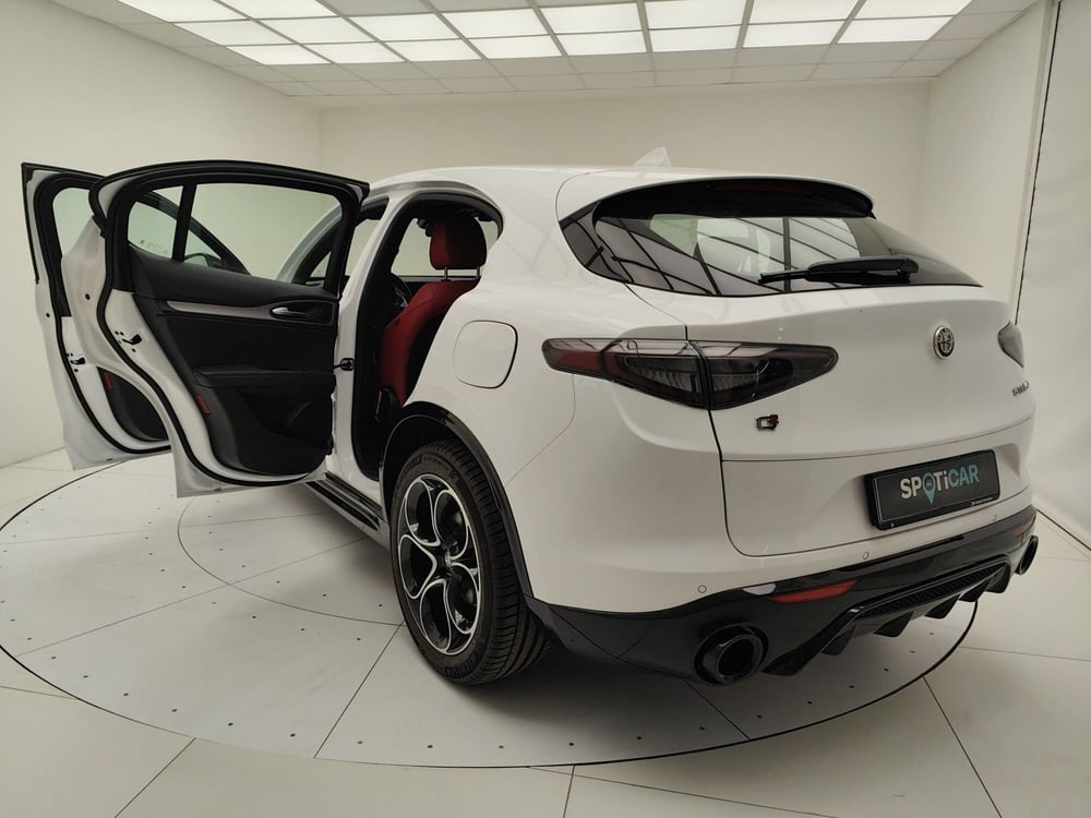 Alfa Romeo Stelvio nuova a Como (7)