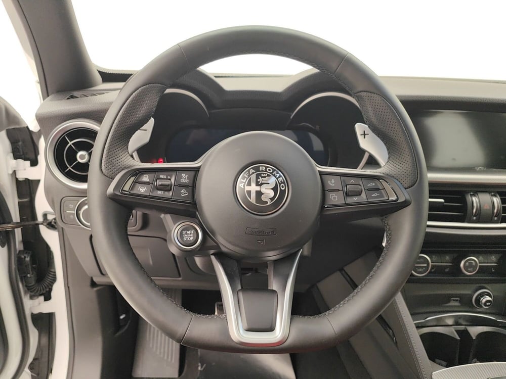 Alfa Romeo Stelvio nuova a Como (9)