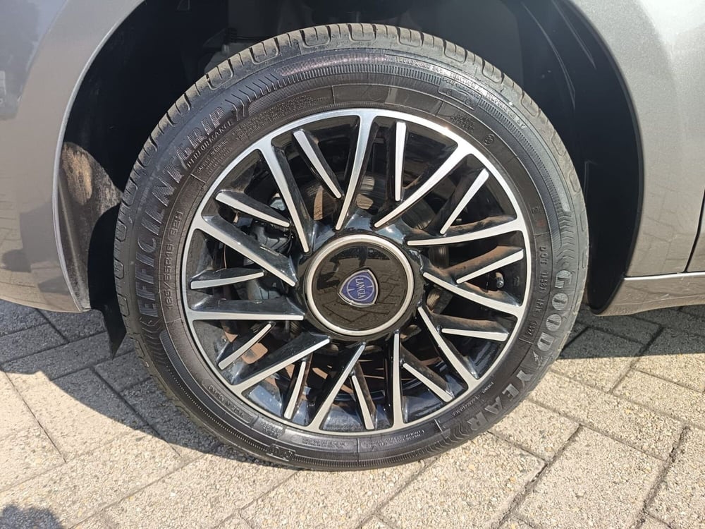 Lancia Ypsilon usata a Alessandria (12)