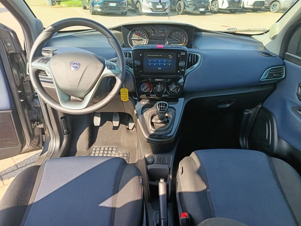 Lancia Ypsilon usata a Alessandria (15)