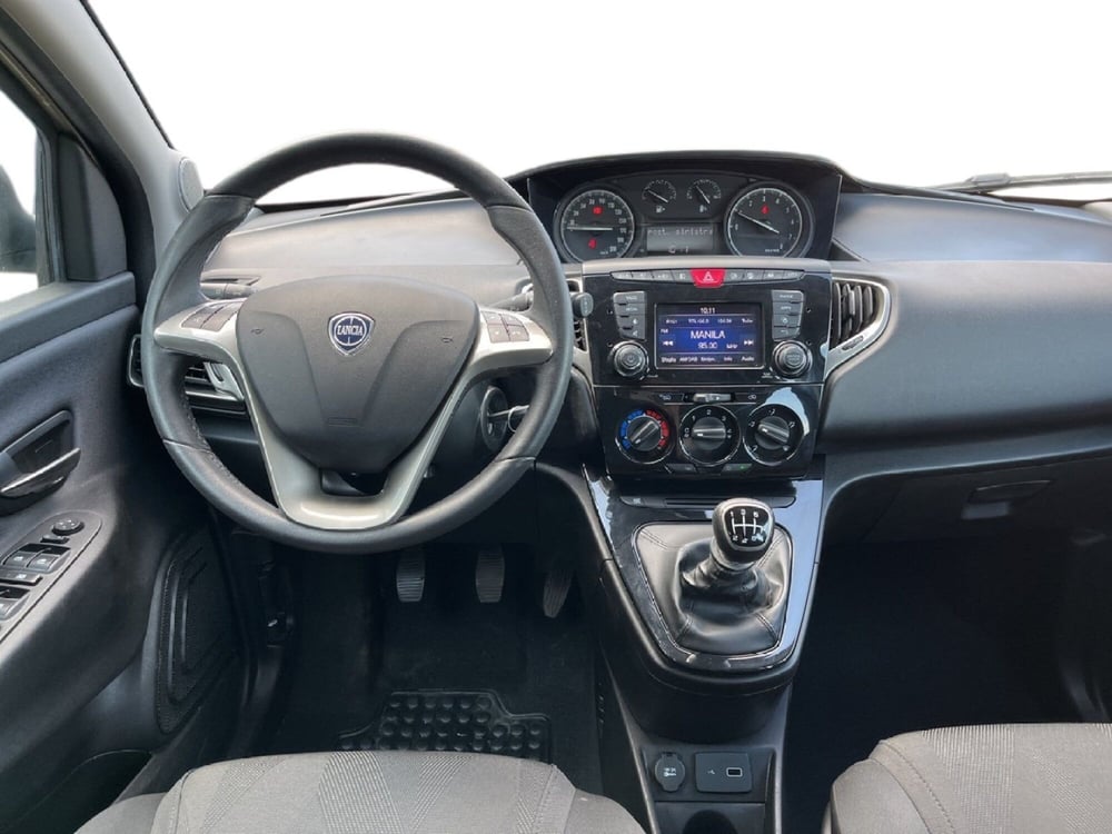 Lancia Ypsilon usata a Torino (11)