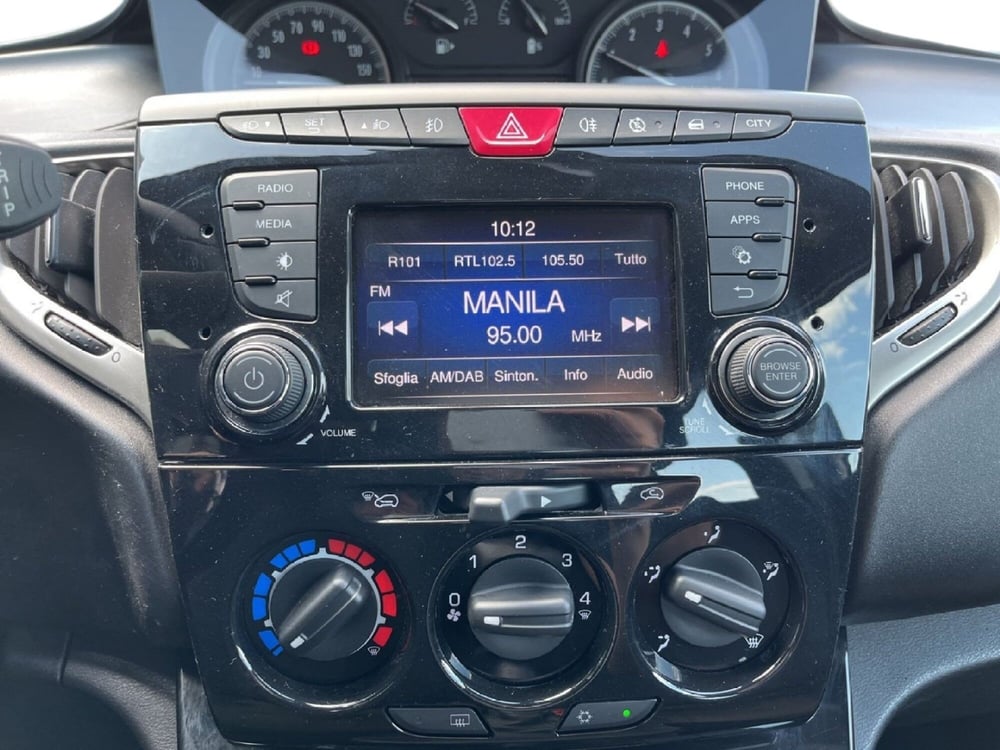 Lancia Ypsilon usata a Torino (14)