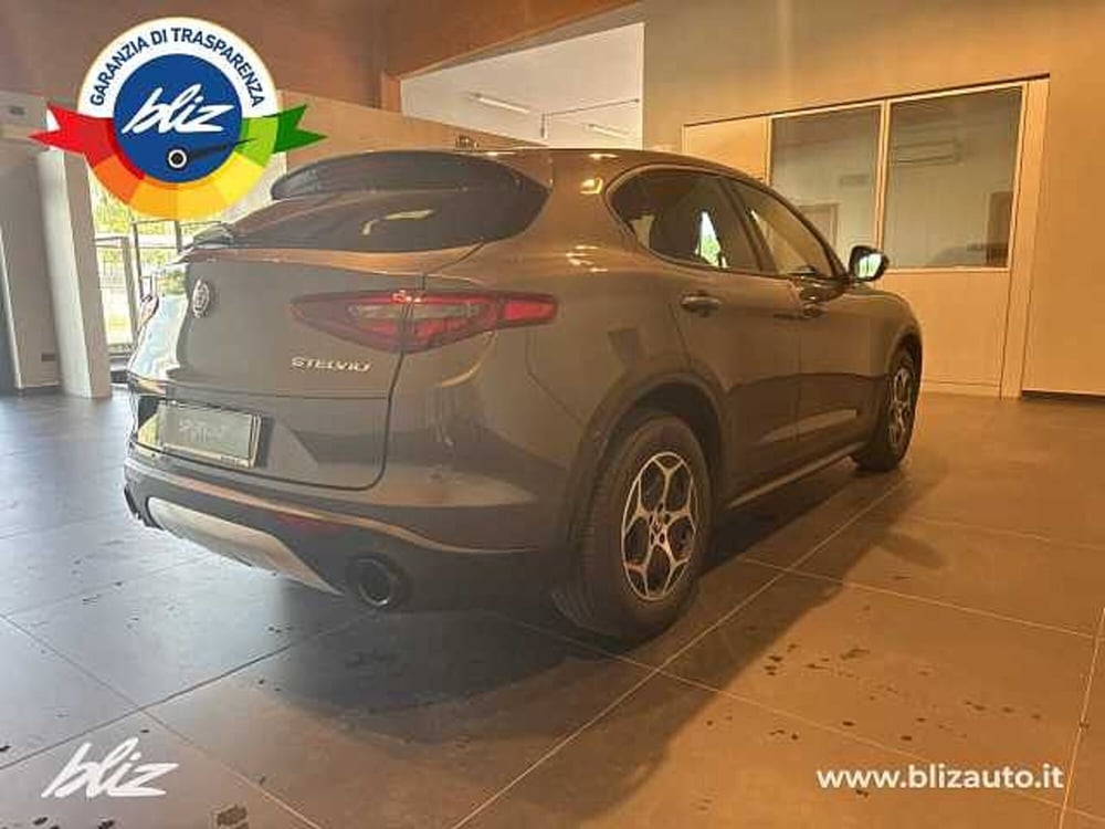 Alfa Romeo Stelvio usata a Udine (5)