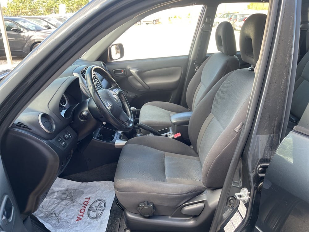 Toyota Rav4 usata a Ragusa (8)