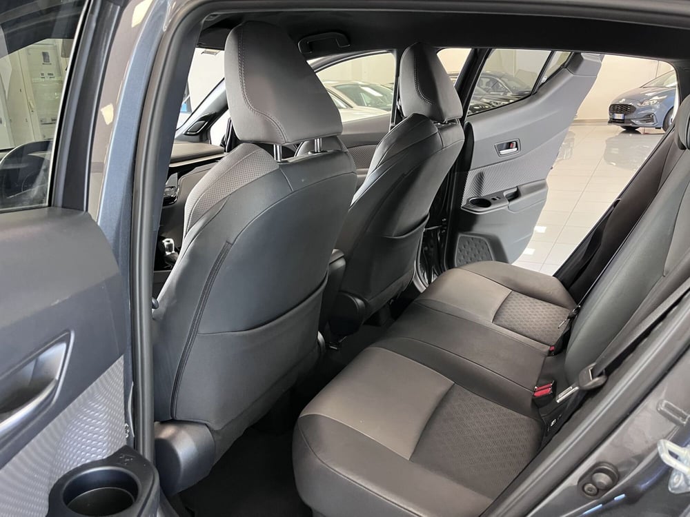 Toyota Toyota C-HR usata a Prato (11)