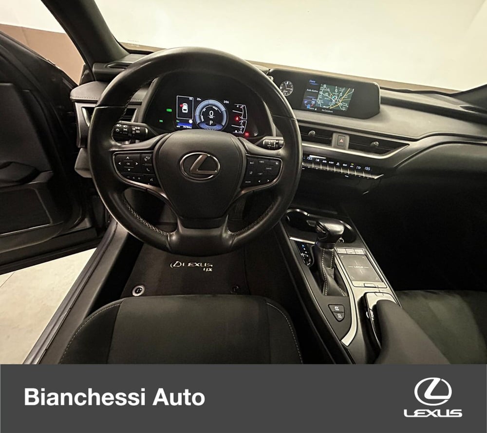 Lexus UX usata a Cremona (11)
