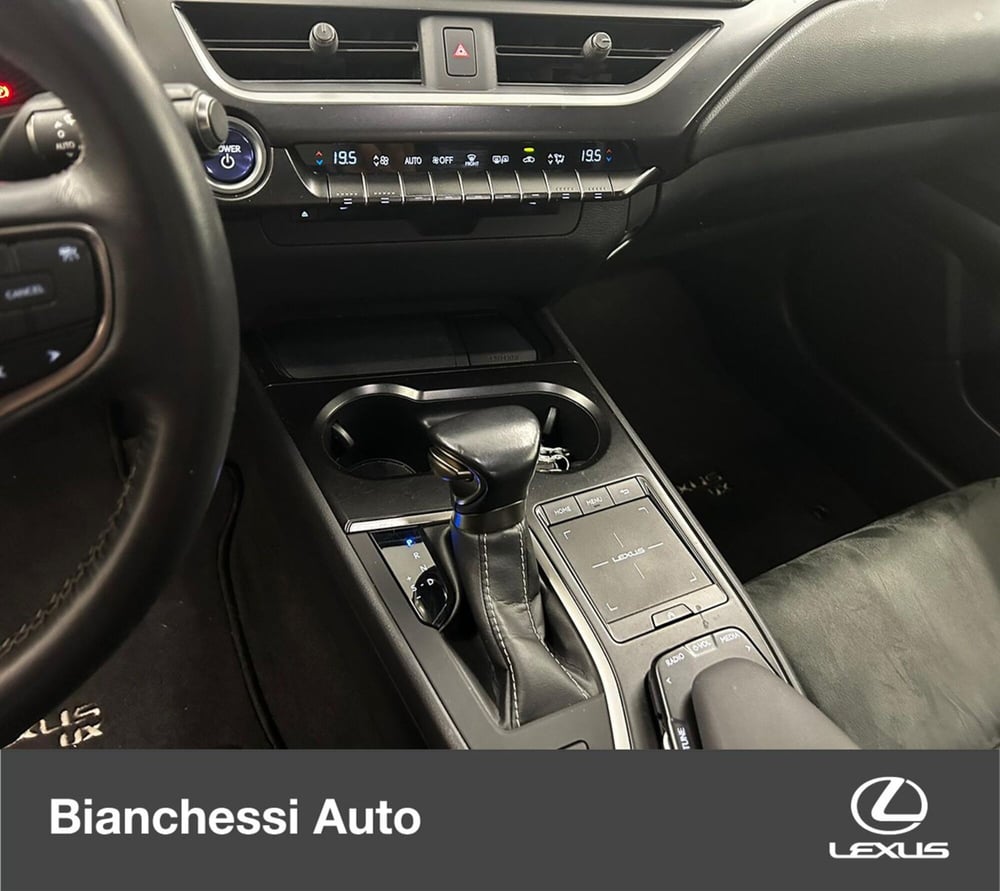 Lexus UX usata a Cremona (13)