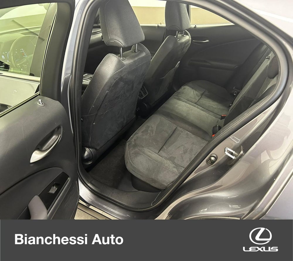 Lexus UX usata a Cremona (14)