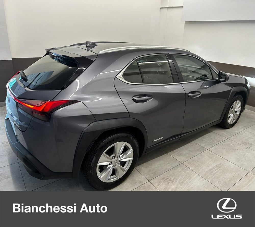 Lexus UX usata a Cremona (5)
