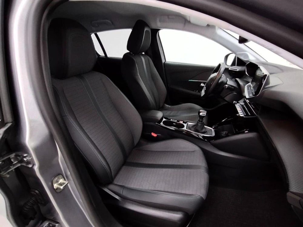 Peugeot 208 usata a Como (3)