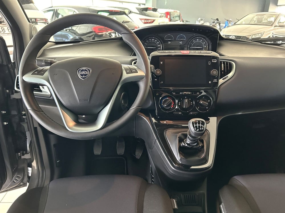 Lancia Ypsilon usata a Ferrara (11)